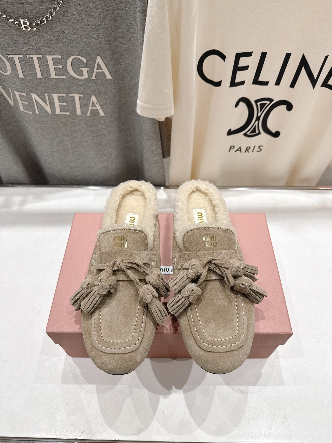 高版本出厂 毛里 MiuMiu/缪缪F051 2025ss秋冬走秀款一脚蹬半拖驾车鞋加毛乐福鞋毛毛鞋这款