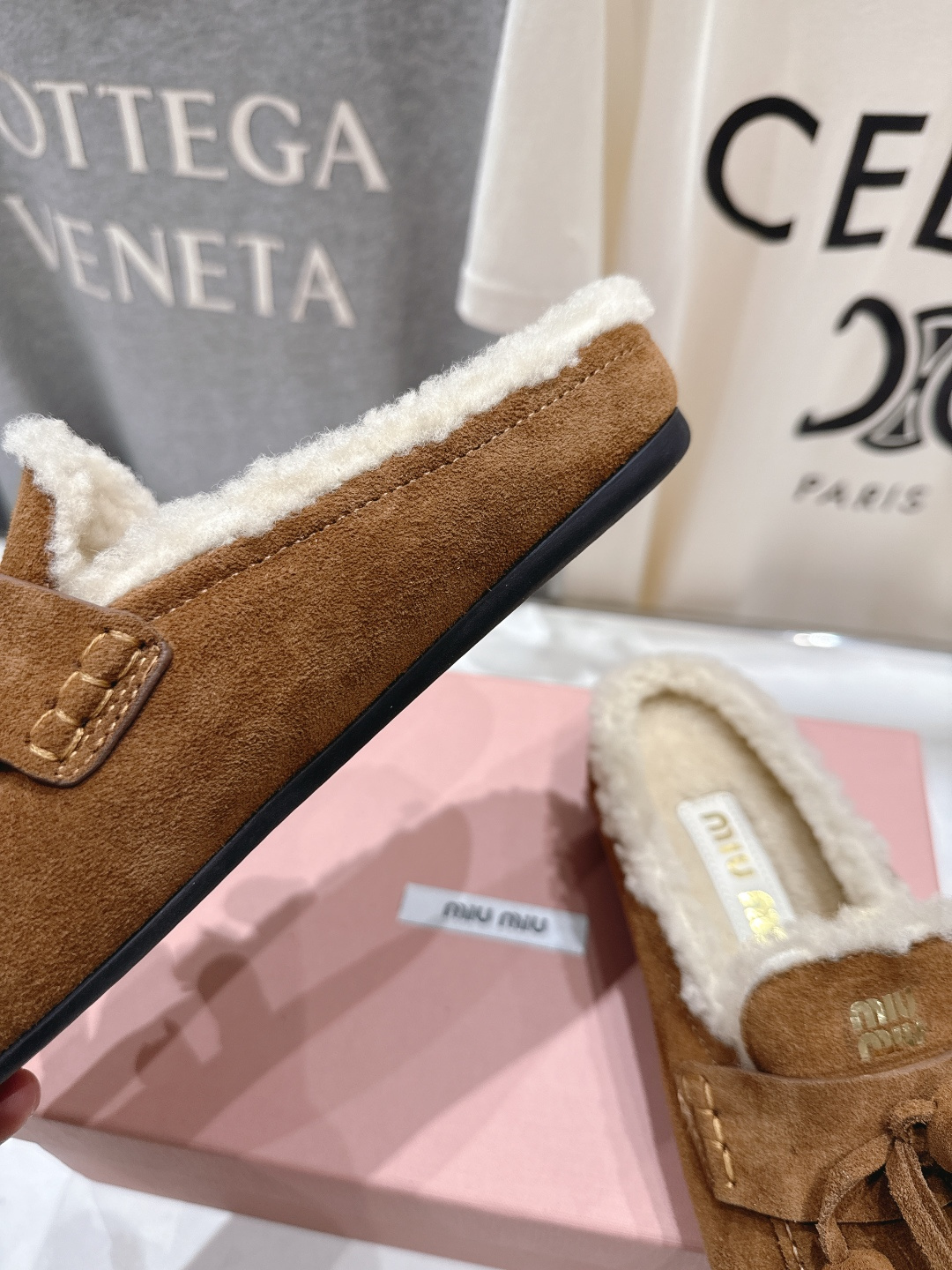 高版本出厂 毛里 MiuMiu/缪缪F051 2025ss秋冬走秀款一脚蹬半拖驾车鞋加毛乐福鞋毛毛鞋这款