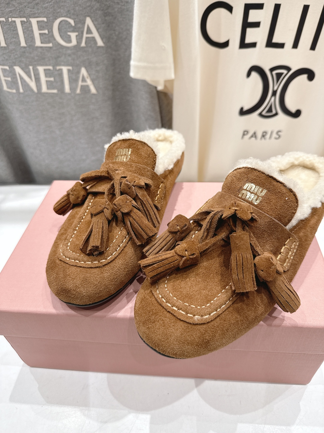 高版本出厂 毛里 MiuMiu/缪缪F051 2025ss秋冬走秀款一脚蹬半拖驾车鞋加毛乐福鞋毛毛鞋这款