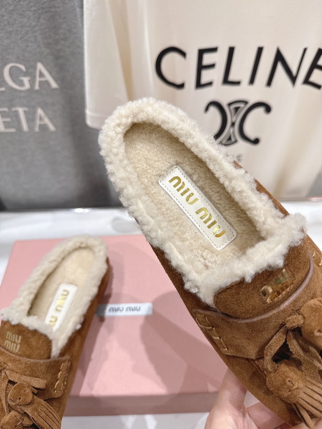 高版本出厂 毛里 MiuMiu/缪缪F051 2025ss秋冬走秀款一脚蹬半拖驾车鞋加毛乐福鞋毛毛鞋这款