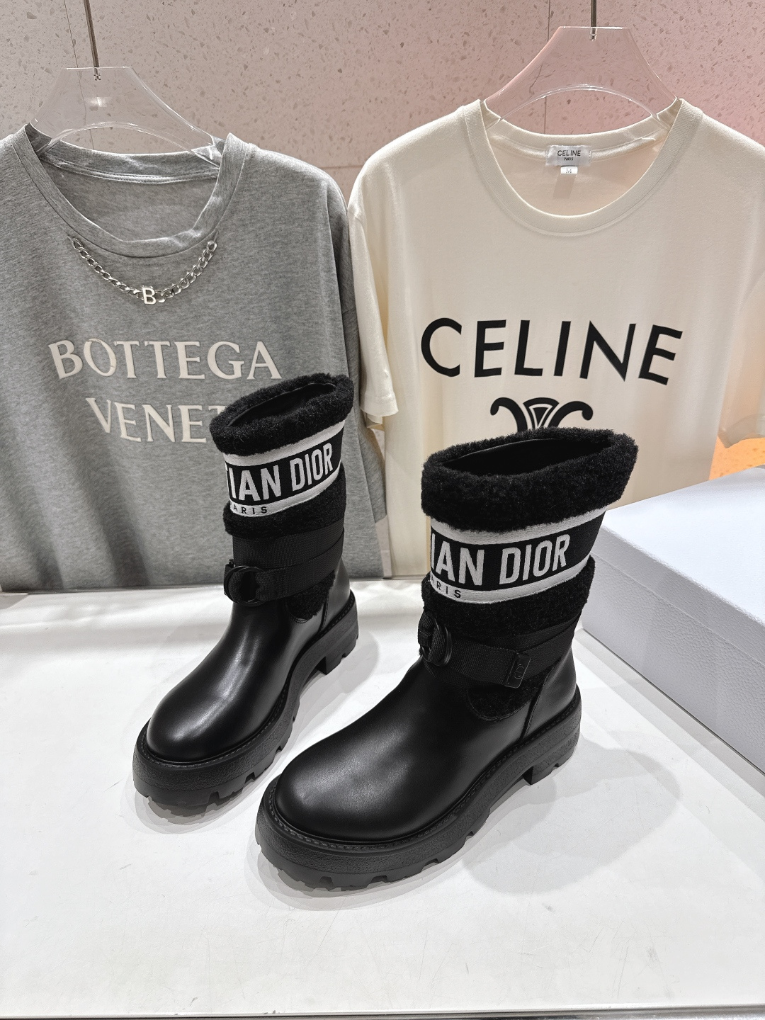 高版本出厂 皮里毛里两种可选 Dior*迪奥 D家F019 2025ss走秀款工装中筒靴 小红书爆款，各