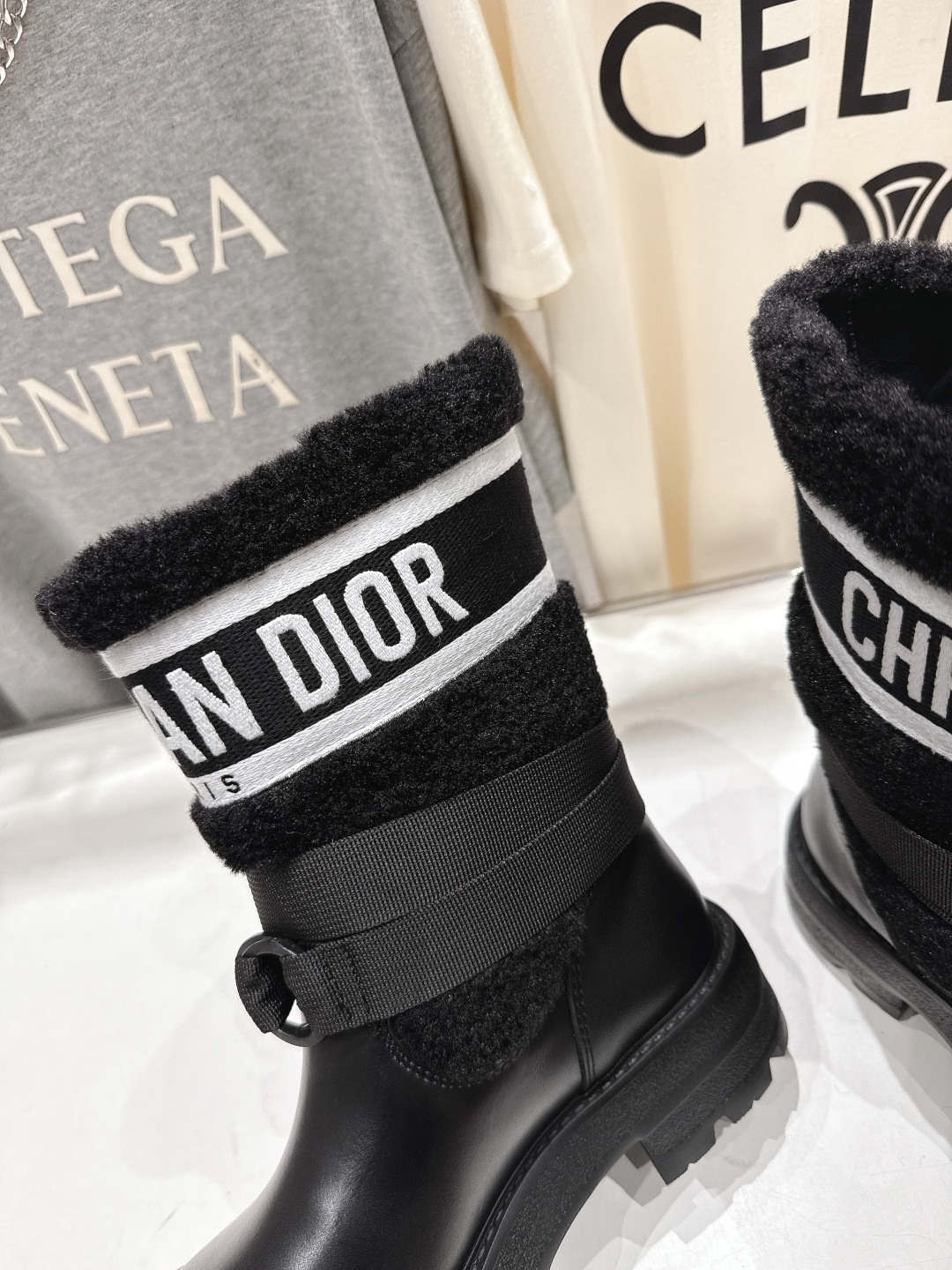 高版本出厂 皮里毛里两种可选 Dior*迪奥 D家F019 2025ss走秀款工装中筒靴 小红书爆款，各