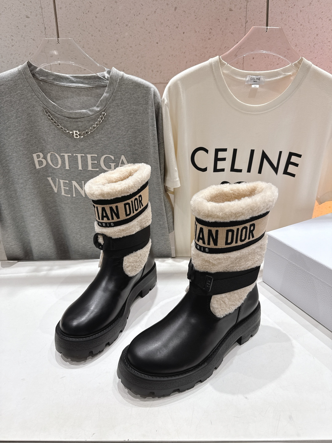 高版本出厂 皮里毛里两种可选 Dior*迪奥 D家F019 2025ss走秀款工装中筒靴 小红书爆款，各