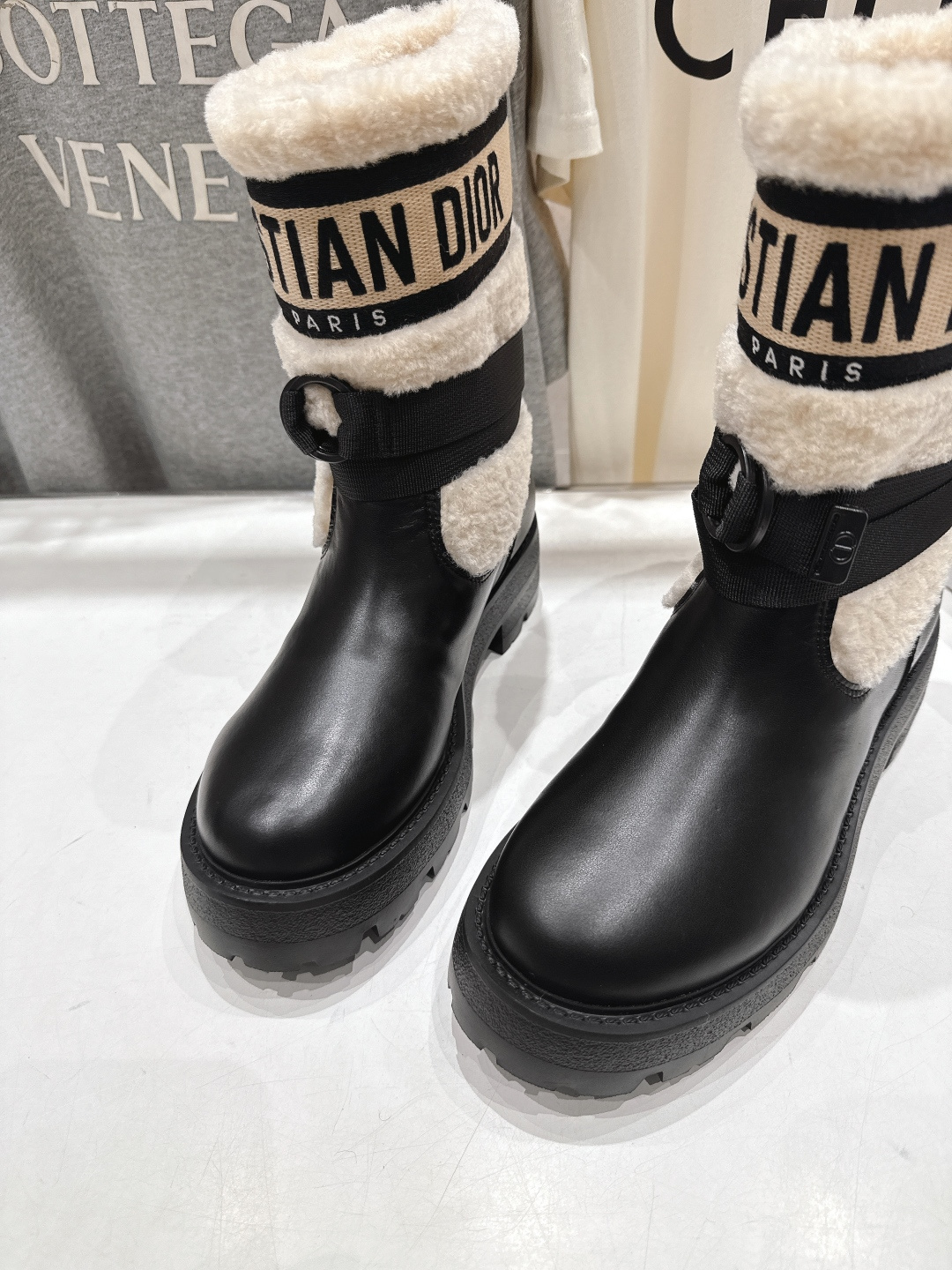 高版本出厂 皮里毛里两种可选 Dior*迪奥 D家F019 2025ss走秀款工装中筒靴 小红书爆款，各