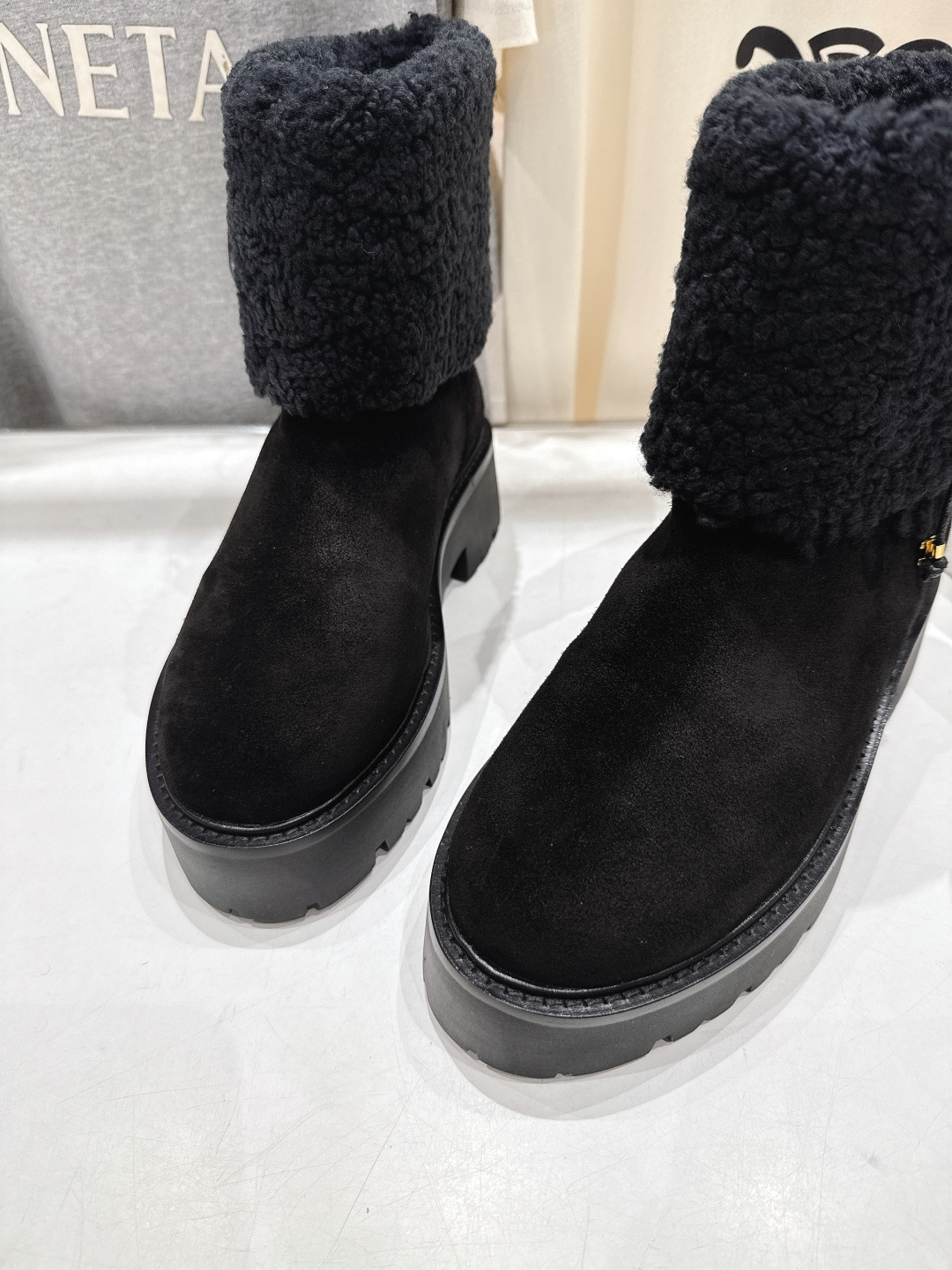 高版本出厂 Celine*赛琳F035 2025ss秋冬最新款毛毛短靴，lisa同款超火复古凯旋门厚底羊