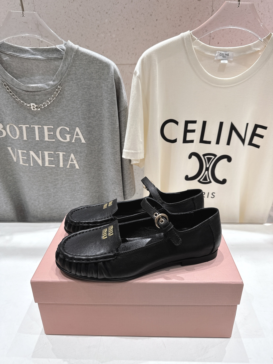 高版本出厂 MiuMiu/缪缪F013法式仙女风玛丽珍平底单鞋芭蕾舞鞋这款芭蕾平底鞋亮相缪缪2026春夏