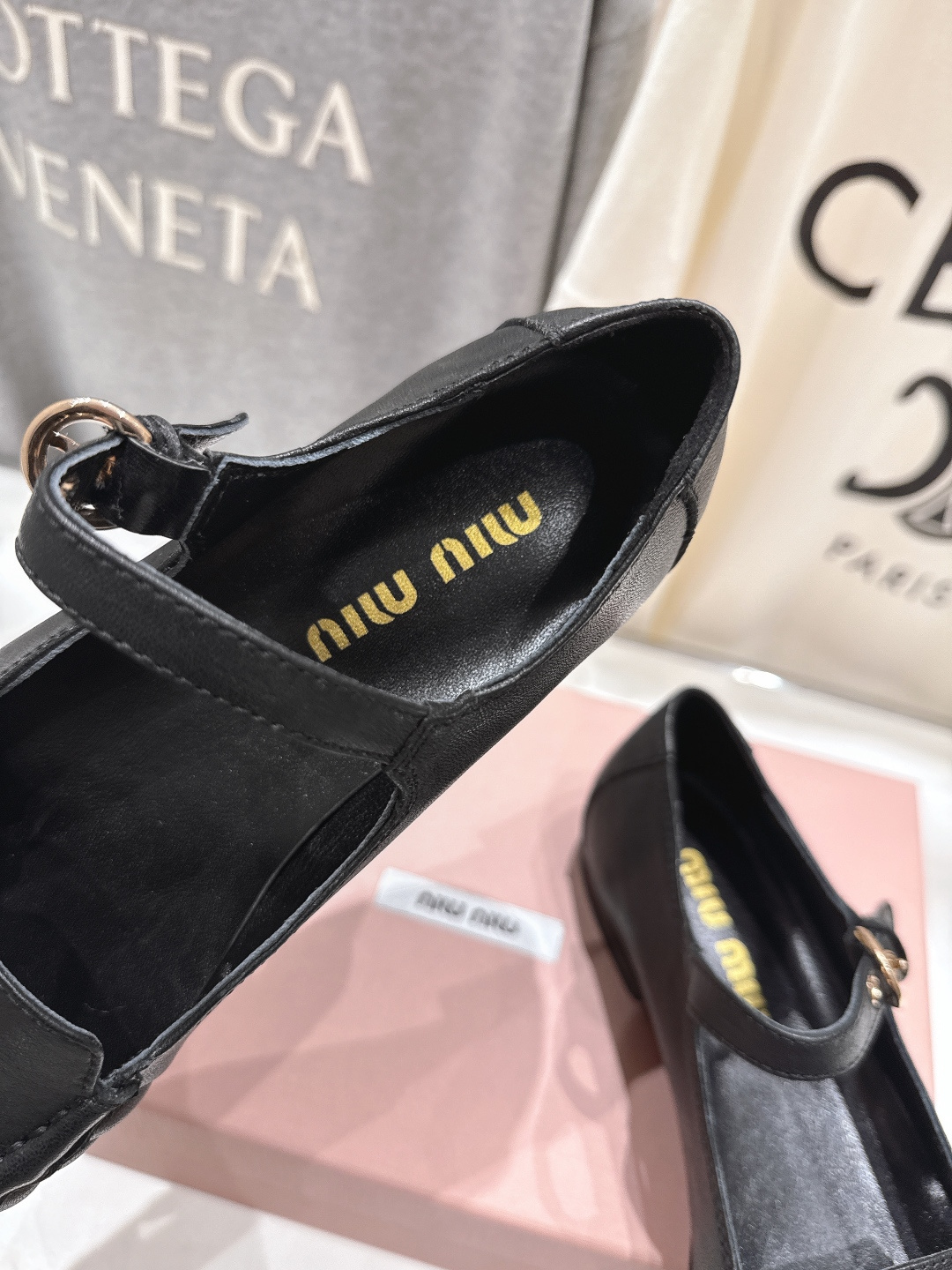 高版本出厂 MiuMiu/缪缪F013法式仙女风玛丽珍平底单鞋芭蕾舞鞋这款芭蕾平底鞋亮相缪缪2026春夏