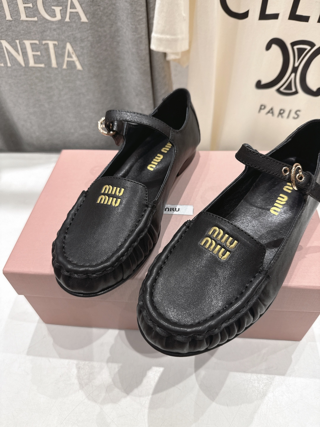 高版本出厂 MiuMiu/缪缪F013法式仙女风玛丽珍平底单鞋芭蕾舞鞋这款芭蕾平底鞋亮相缪缪2026春夏