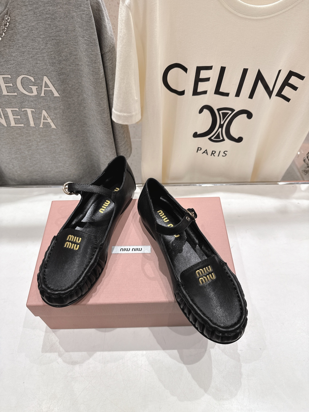 高版本出厂 MiuMiu/缪缪F013法式仙女风玛丽珍平底单鞋芭蕾舞鞋这款芭蕾平底鞋亮相缪缪2026春夏