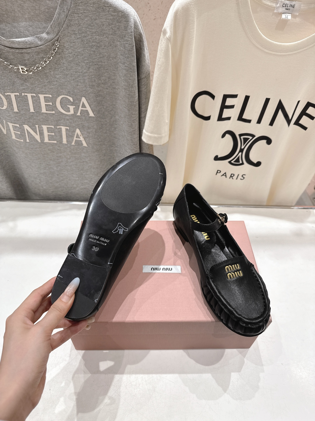 高版本出厂 MiuMiu/缪缪F013法式仙女风玛丽珍平底单鞋芭蕾舞鞋这款芭蕾平底鞋亮相缪缪2026春夏