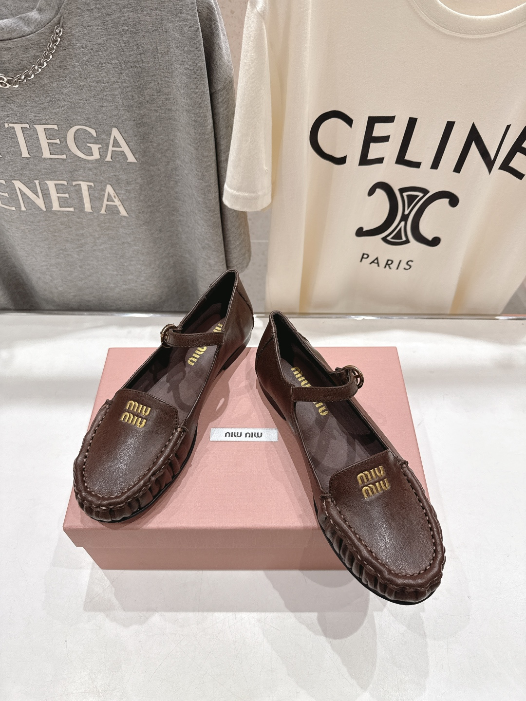 高版本出厂 MiuMiu/缪缪F013法式仙女风玛丽珍平底单鞋芭蕾舞鞋这款芭蕾平底鞋亮相缪缪2026春夏