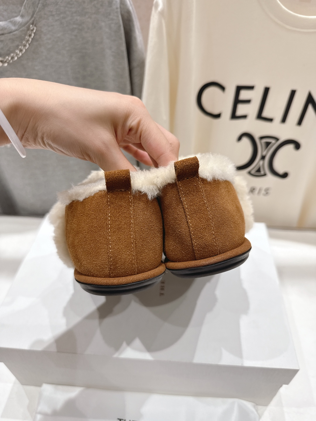 高版本出厂 the row 2025ss秋冬爆款平底乐福鞋一脚蹬单鞋毛毛鞋非常舒服保暖的一款平底毛毛鞋，