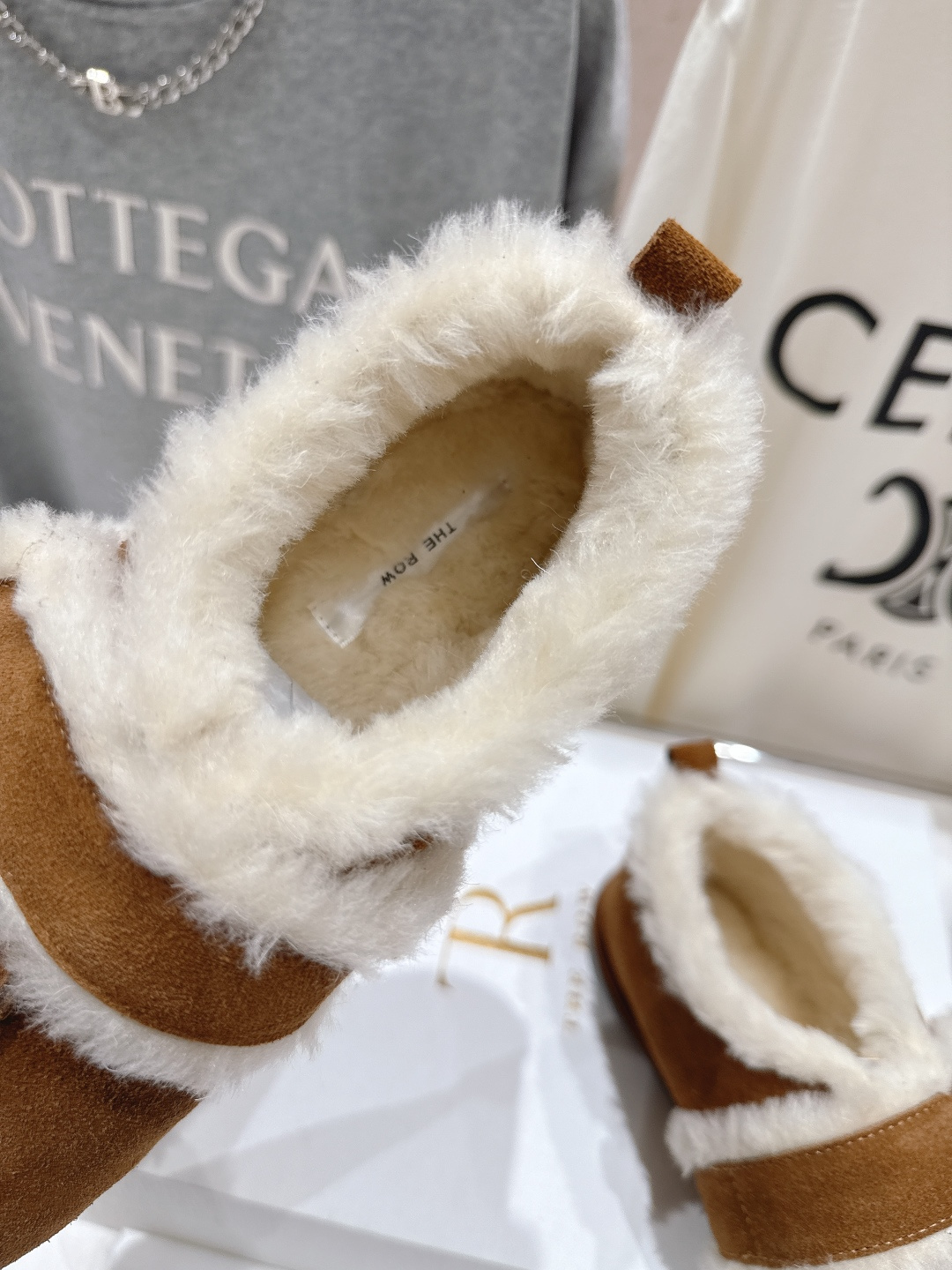 高版本出厂 the row 2025ss秋冬爆款平底乐福鞋一脚蹬单鞋毛毛鞋非常舒服保暖的一款平底毛毛鞋，