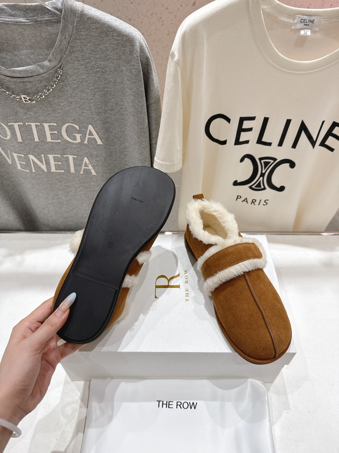 高版本出厂 the row 2025ss秋冬爆款平底乐福鞋一脚蹬单鞋毛毛鞋非常舒服保暖的一款平底毛毛鞋，