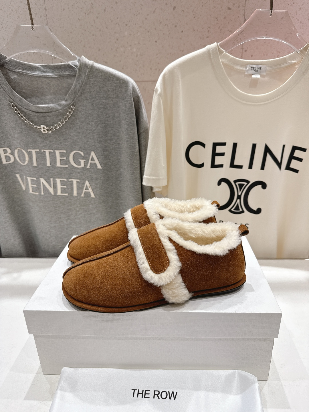 高版本出厂 the row 2025ss秋冬爆款平底乐福鞋一脚蹬单鞋毛毛鞋非常舒服保暖的一款平底毛毛鞋，