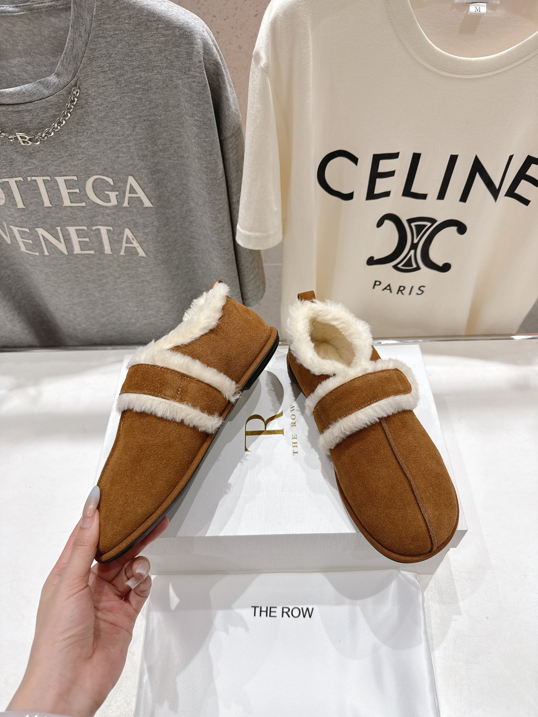 高版本出厂 the row 2025ss秋冬爆款平底乐福鞋一脚蹬单鞋毛毛鞋非常舒服保暖的一款平底毛毛鞋，