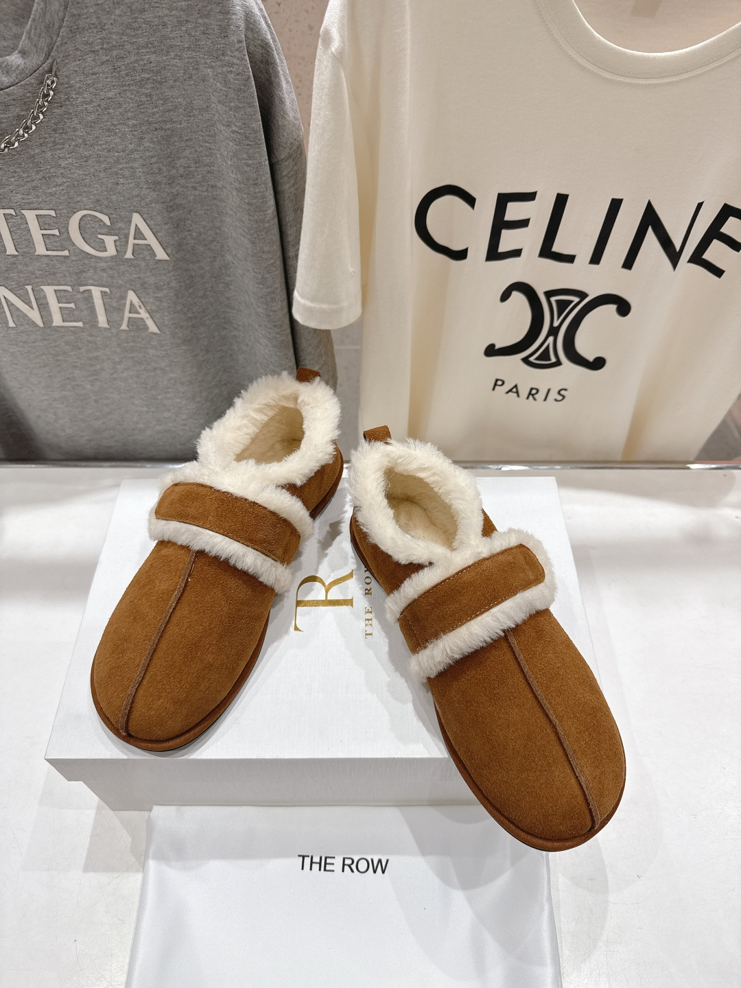 高版本出厂 the row 2025ss秋冬爆款平底乐福鞋一脚蹬单鞋毛毛鞋非常舒服保暖的一款平底毛毛鞋，