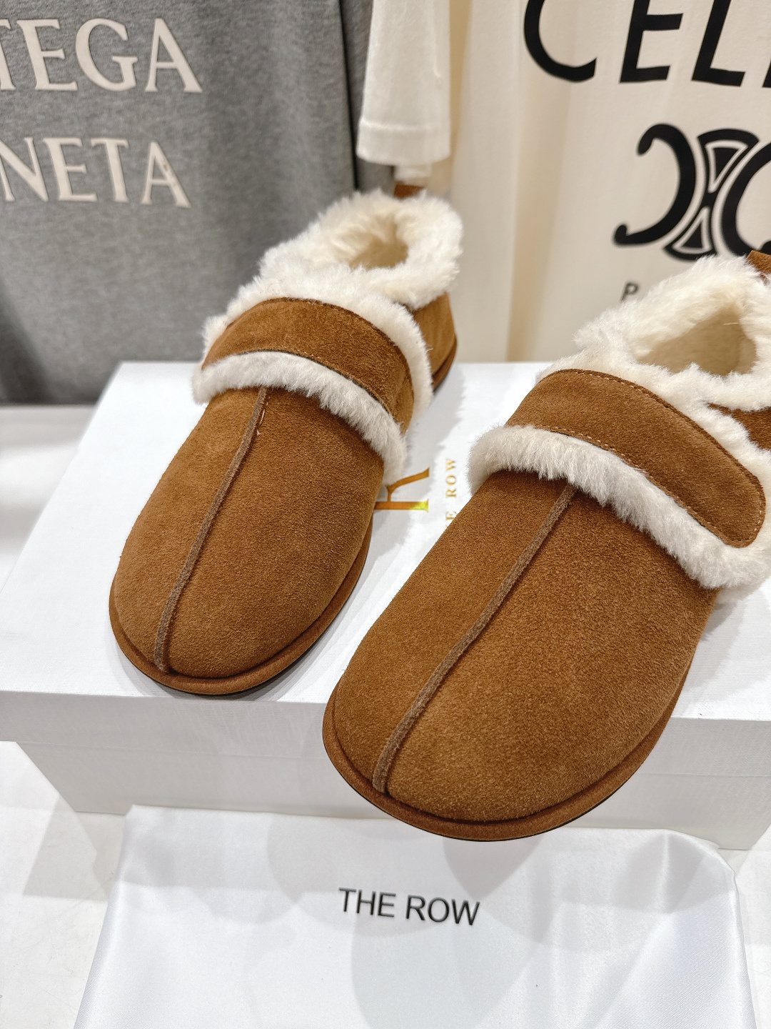 高版本出厂 the row 2025ss秋冬爆款平底乐福鞋一脚蹬单鞋毛毛鞋非常舒服保暖的一款平底毛毛鞋，