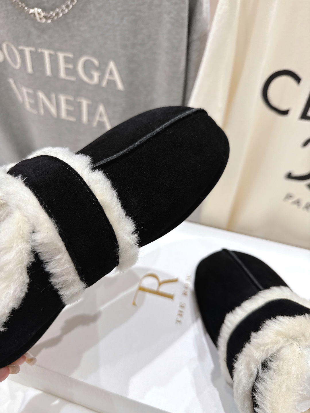 高版本出厂 the row 2025ss秋冬爆款平底乐福鞋一脚蹬单鞋毛毛鞋非常舒服保暖的一款平底毛毛鞋，