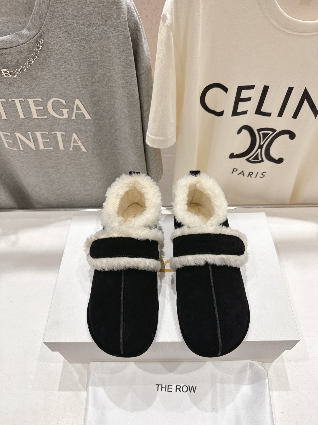 高版本出厂 the row 2025ss秋冬爆款平底乐福鞋一脚蹬单鞋毛毛鞋非常舒服保暖的一款平底毛毛鞋，