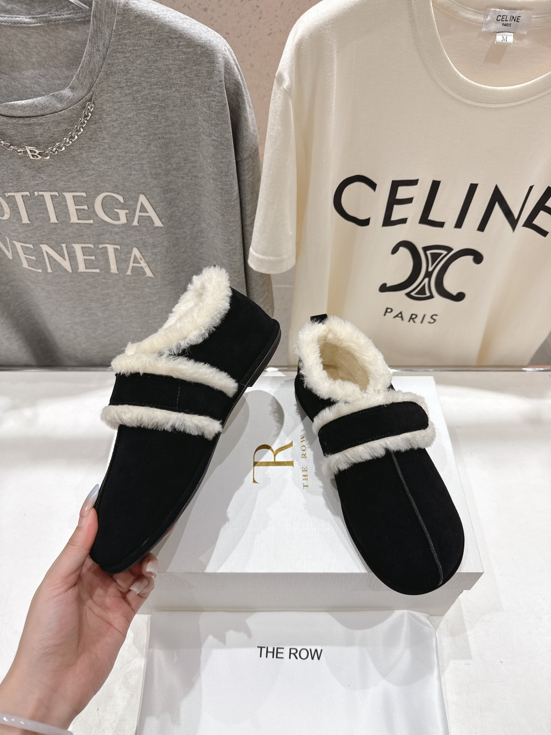 高版本出厂 the row 2025ss秋冬爆款平底乐福鞋一脚蹬单鞋毛毛鞋非常舒服保暖的一款平底毛毛鞋，