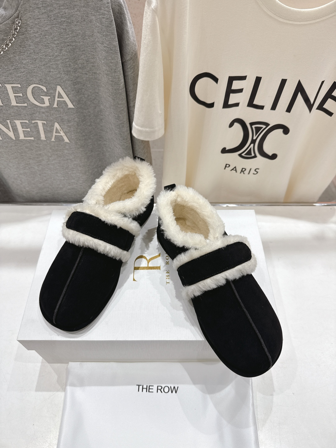 高版本出厂 the row 2025ss秋冬爆款平底乐福鞋一脚蹬单鞋毛毛鞋非常舒服保暖的一款平底毛毛鞋，