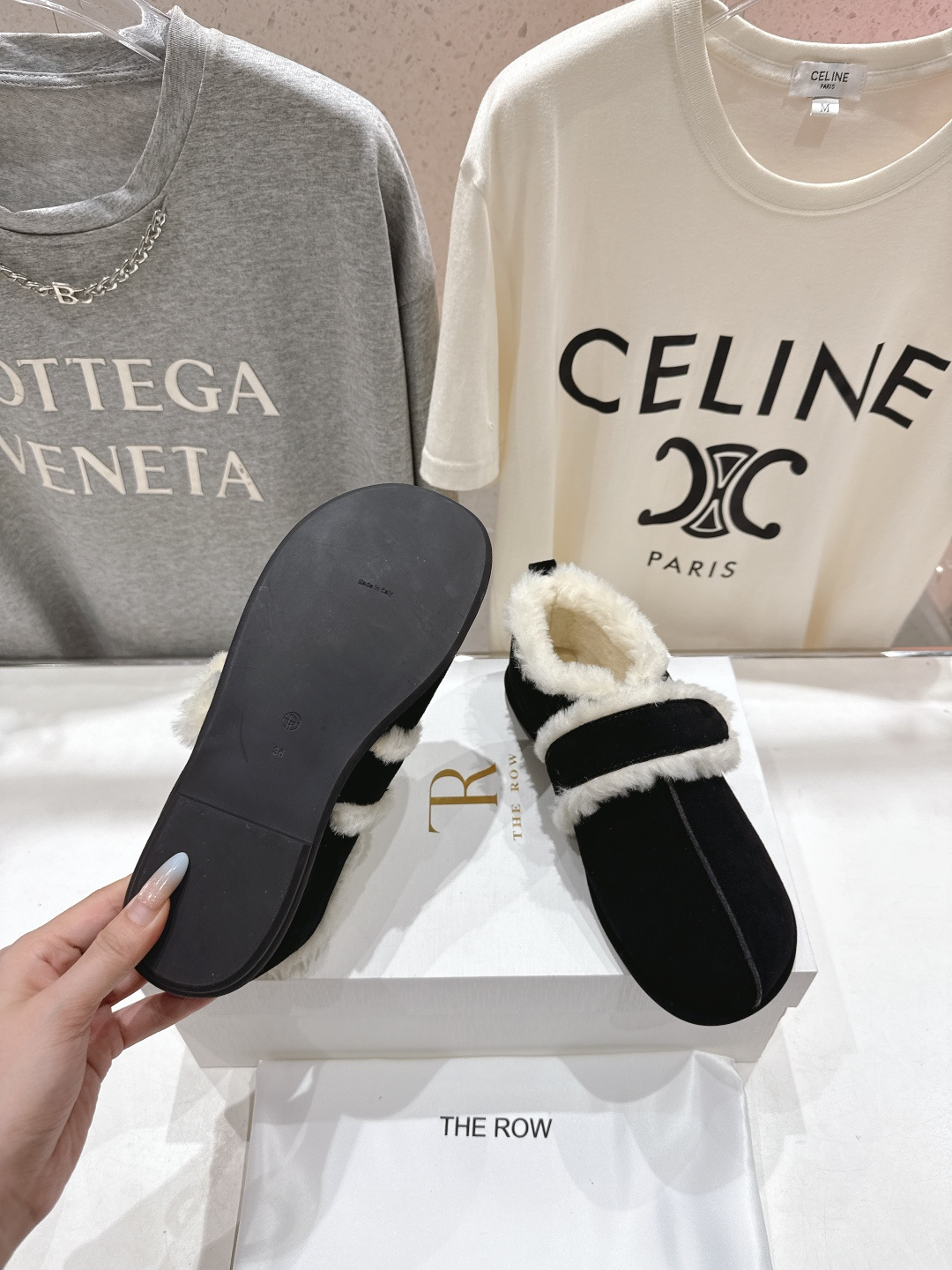高版本出厂 the row 2025ss秋冬爆款平底乐福鞋一脚蹬单鞋毛毛鞋非常舒服保暖的一款平底毛毛鞋，