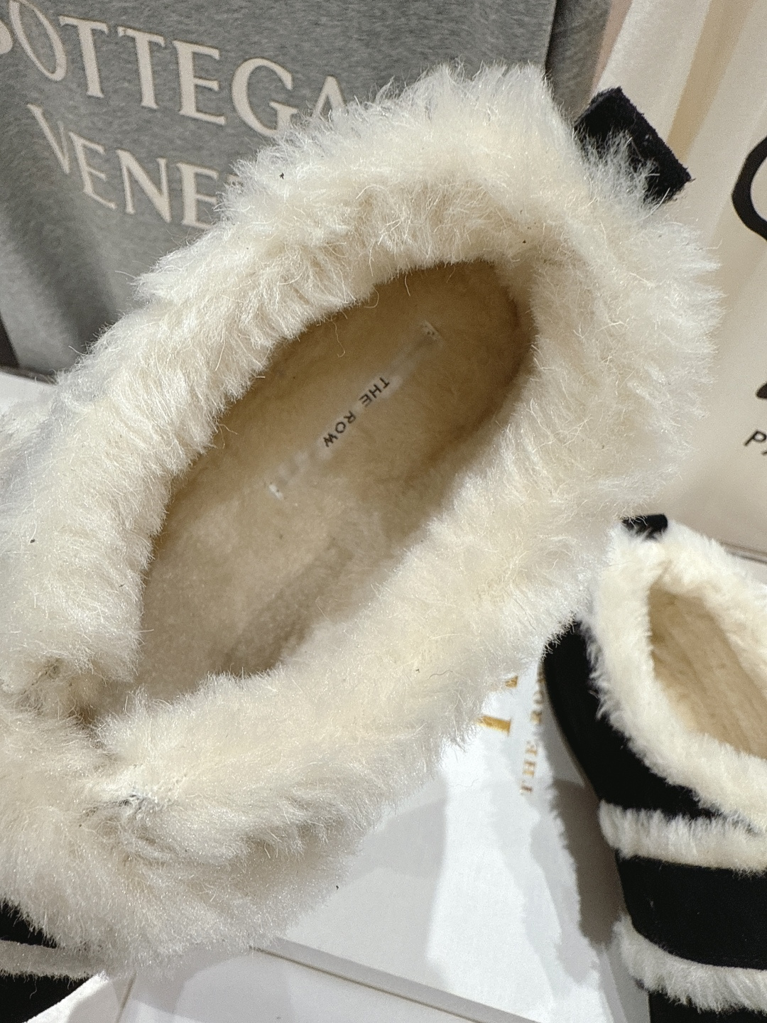 高版本出厂 the row 2025ss秋冬爆款平底乐福鞋一脚蹬单鞋毛毛鞋非常舒服保暖的一款平底毛毛鞋，