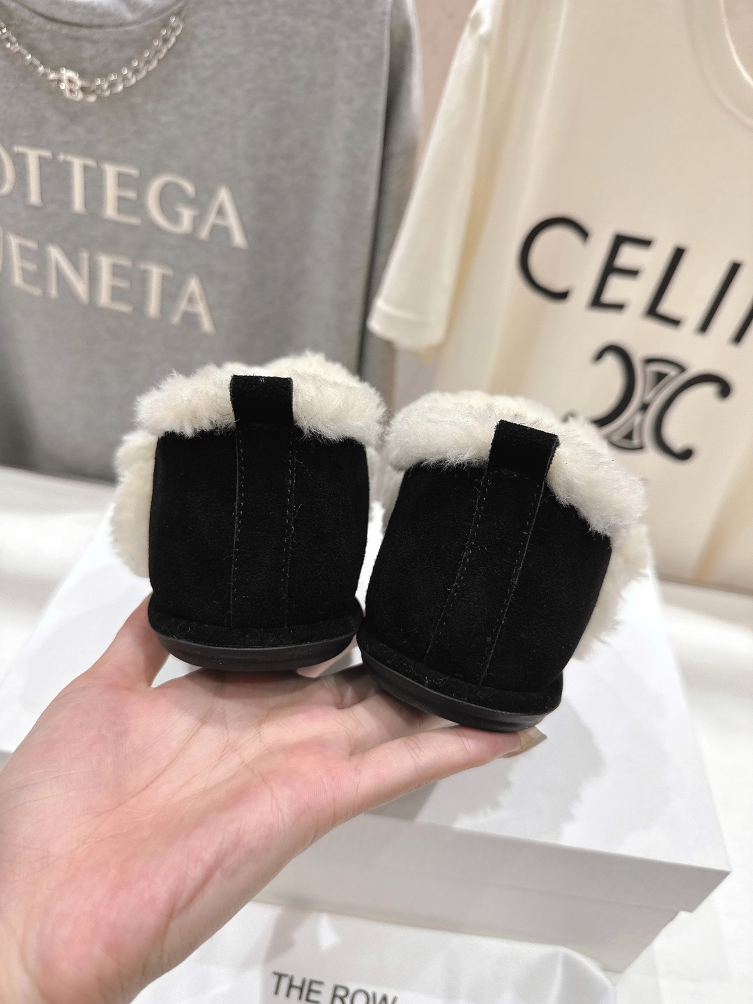 高版本出厂 the row 2025ss秋冬爆款平底乐福鞋一脚蹬单鞋毛毛鞋非常舒服保暖的一款平底毛毛鞋，