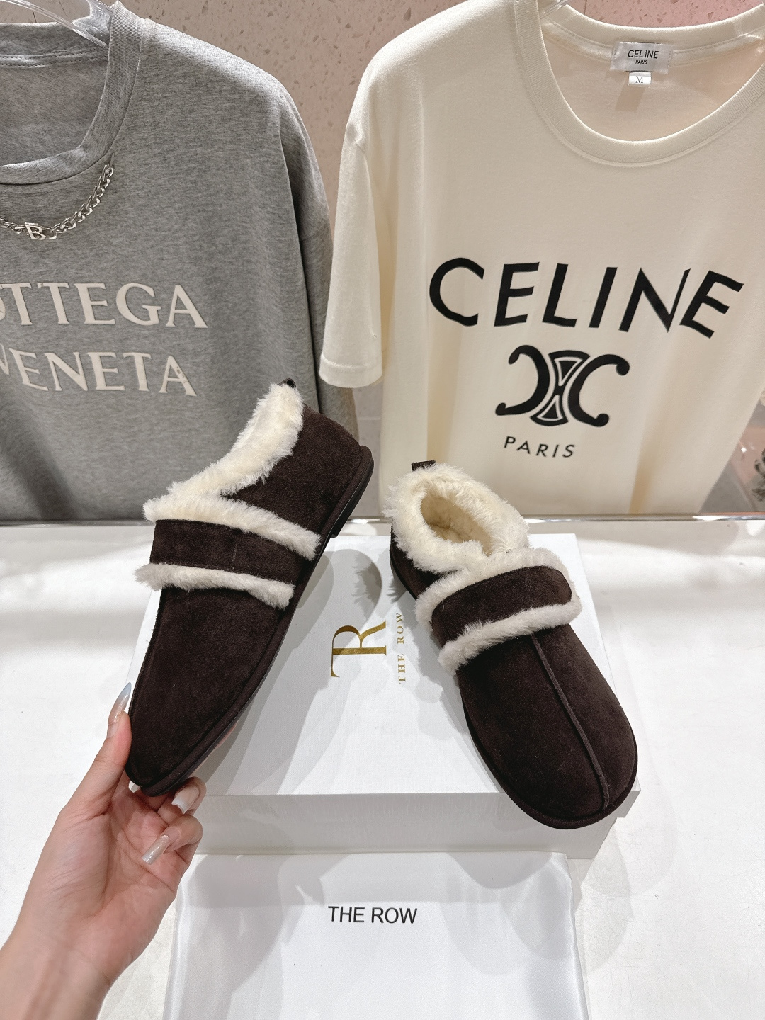高版本出厂 the row 2025ss秋冬爆款平底乐福鞋一脚蹬单鞋毛毛鞋非常舒服保暖的一款平底毛毛鞋，