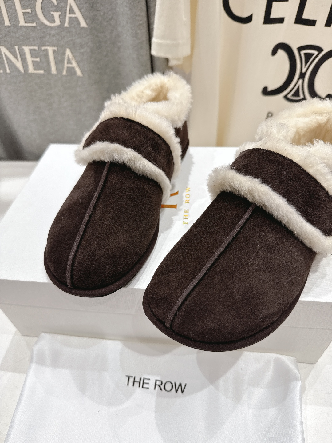 高版本出厂 the row 2025ss秋冬爆款平底乐福鞋一脚蹬单鞋毛毛鞋非常舒服保暖的一款平底毛毛鞋，