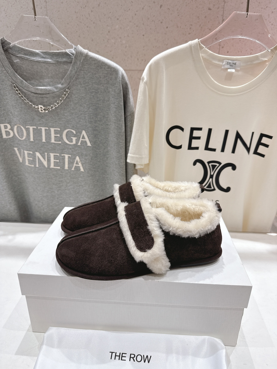 高版本出厂 the row 2025ss秋冬爆款平底乐福鞋一脚蹬单鞋毛毛鞋非常舒服保暖的一款平底毛毛鞋，