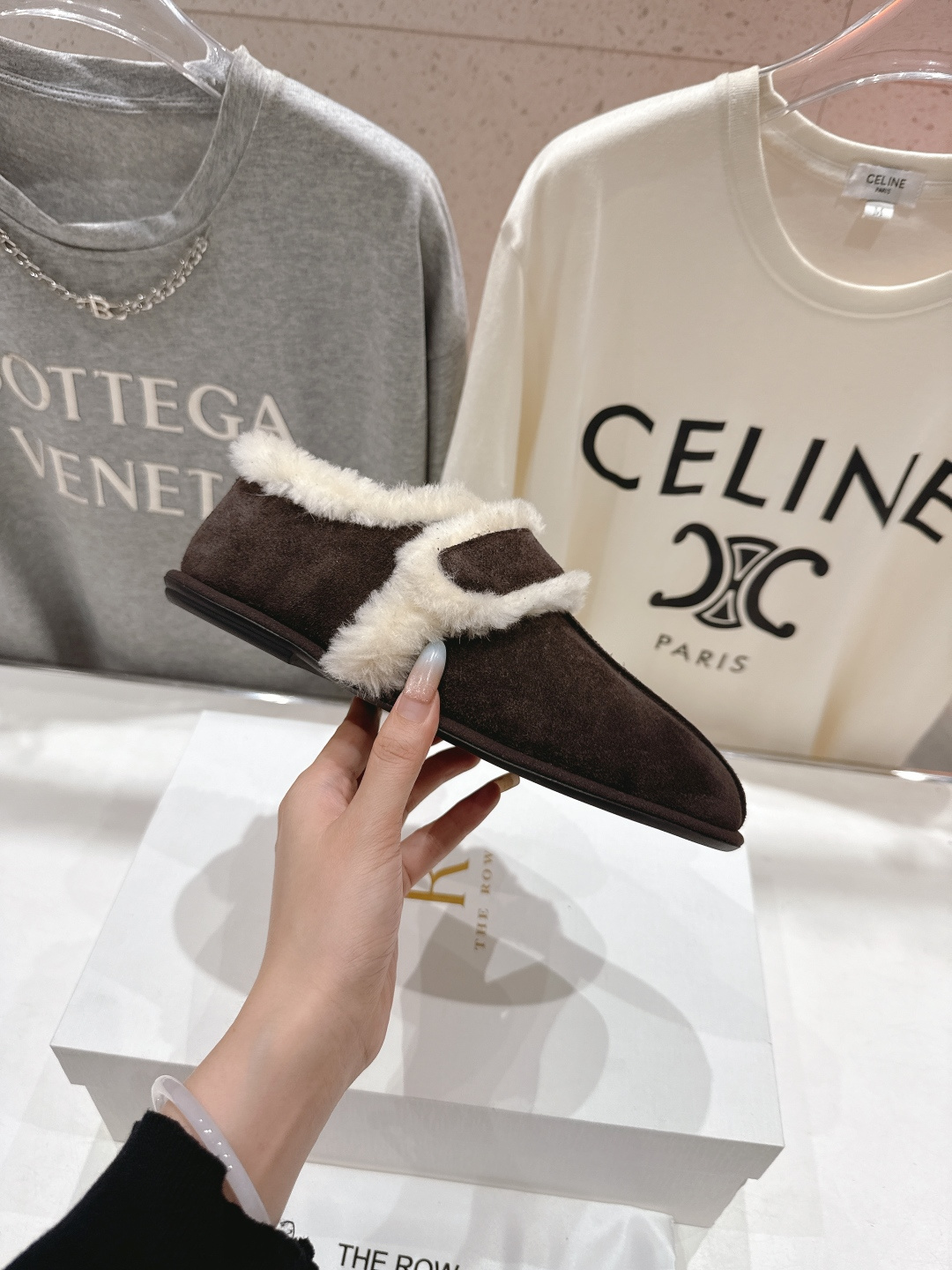 高版本出厂 the row 2025ss秋冬爆款平底乐福鞋一脚蹬单鞋毛毛鞋非常舒服保暖的一款平底毛毛鞋，