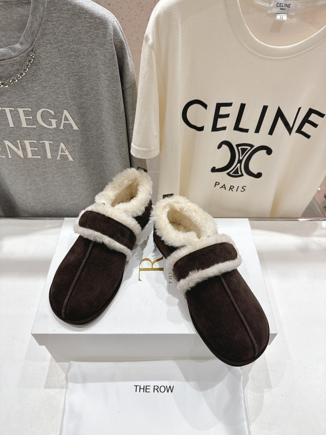 高版本出厂 the row 2025ss秋冬爆款平底乐福鞋一脚蹬单鞋毛毛鞋非常舒服保暖的一款平底毛毛鞋，