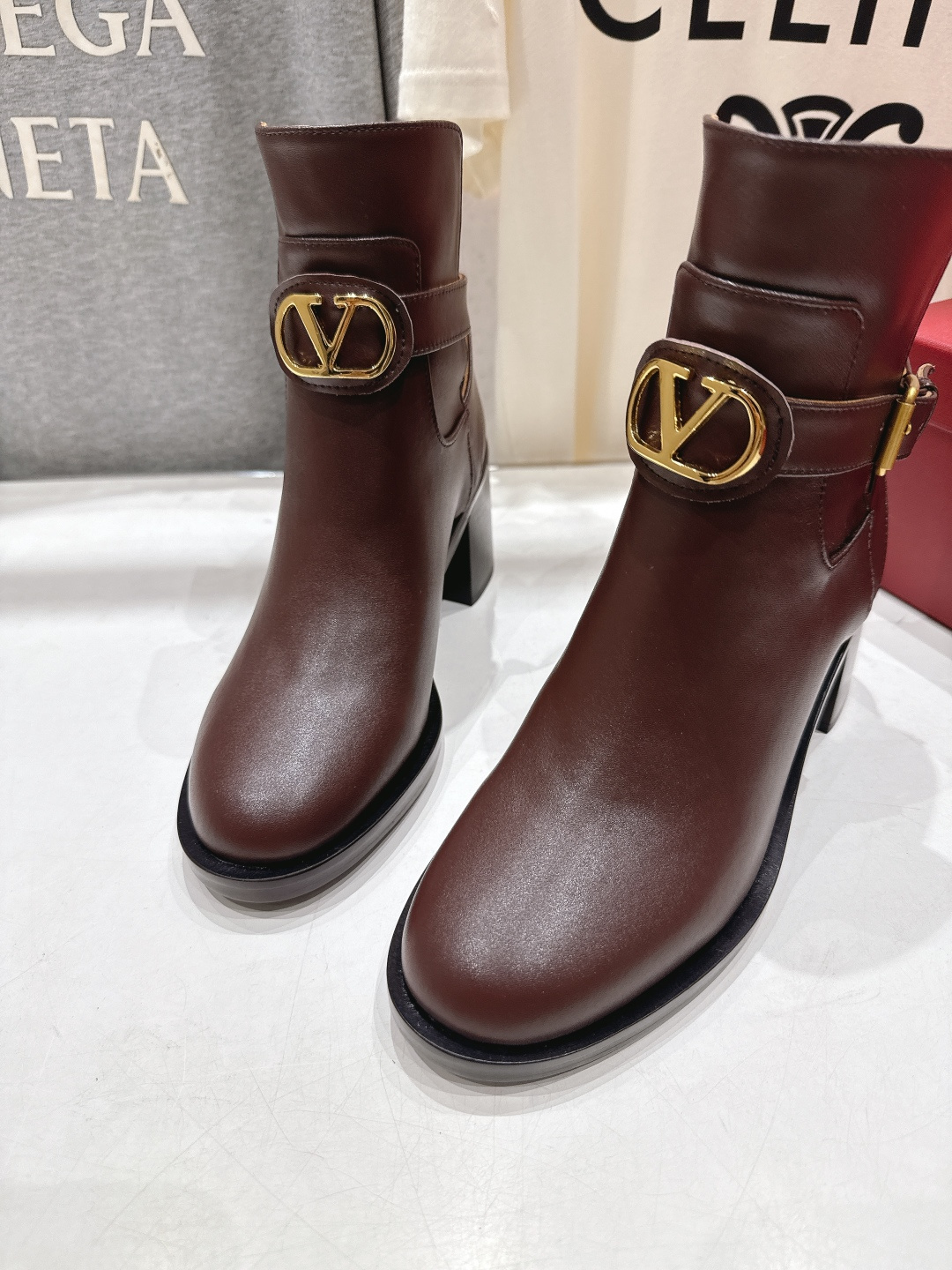 高版本出厂 ～New～顶级制作·Valentino·华伦天奴〰️2025ss秋冬系列新款切尔西高跟短靴创