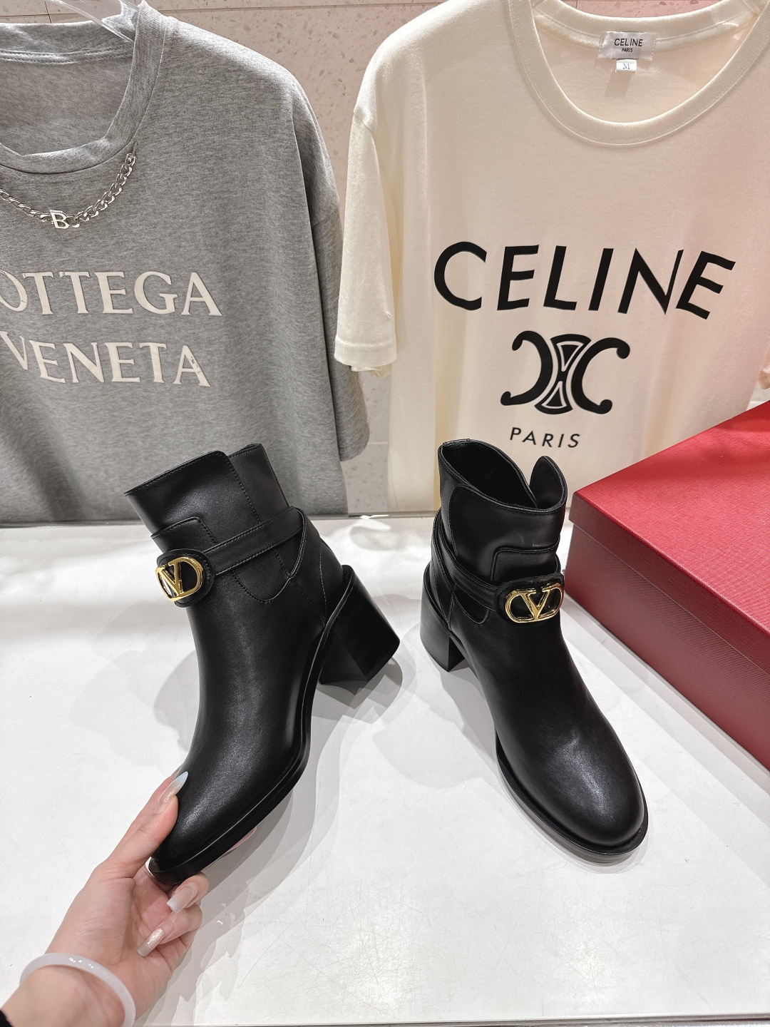 高版本出厂 ～New～顶级制作·Valentino·华伦天奴〰️2025ss秋冬系列新款切尔西高跟短靴创