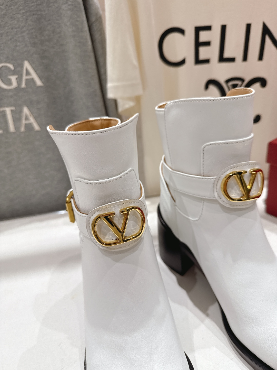 高版本出厂 ～New～顶级制作·Valentino·华伦天奴〰️2025ss秋冬系列新款切尔西高跟短靴创