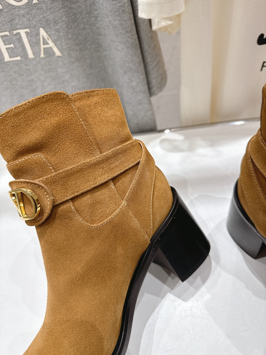 高版本出厂 ～New～顶级制作·Valentino·华伦天奴〰️2025ss秋冬系列新款切尔西高跟短靴创