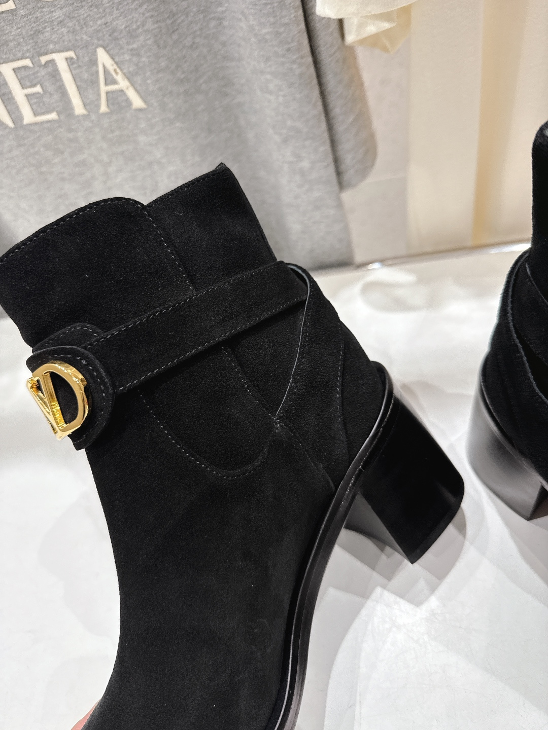 高版本出厂 ～New～顶级制作·Valentino·华伦天奴〰️2025ss秋冬系列新款切尔西高跟短靴创