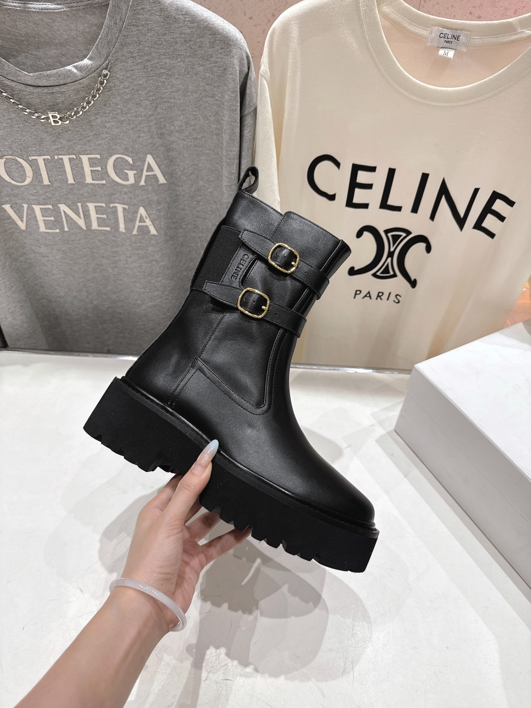 高版本出厂 Celine*赛琳F035 2025ss秋冬最新款短靴！lisa同款超火复古凯旋门短靴马丁靴