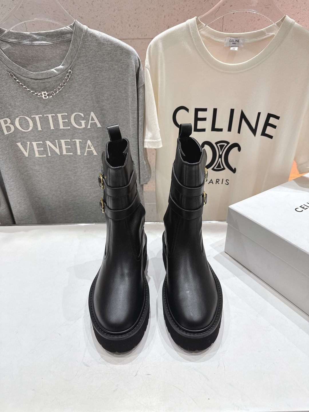 高版本出厂 Celine*赛琳F035 2025ss秋冬最新款短靴！lisa同款超火复古凯旋门短靴马丁靴