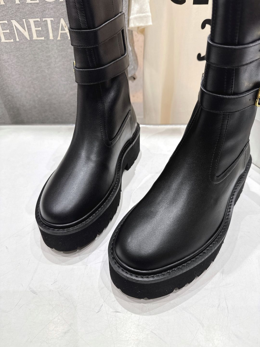 高版本出厂 Celine*赛琳F035 2025ss秋冬最新款短靴！lisa同款超火复古凯旋门短靴马丁靴