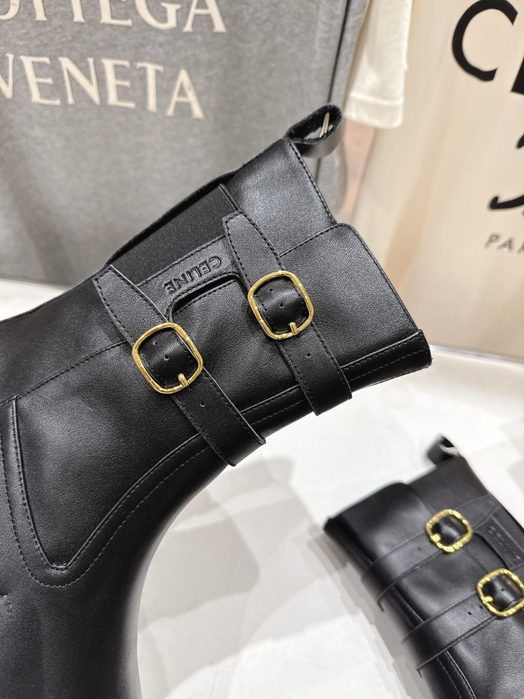 高版本出厂 Celine*赛琳F035 2025ss秋冬最新款短靴！lisa同款超火复古凯旋门短靴马丁靴