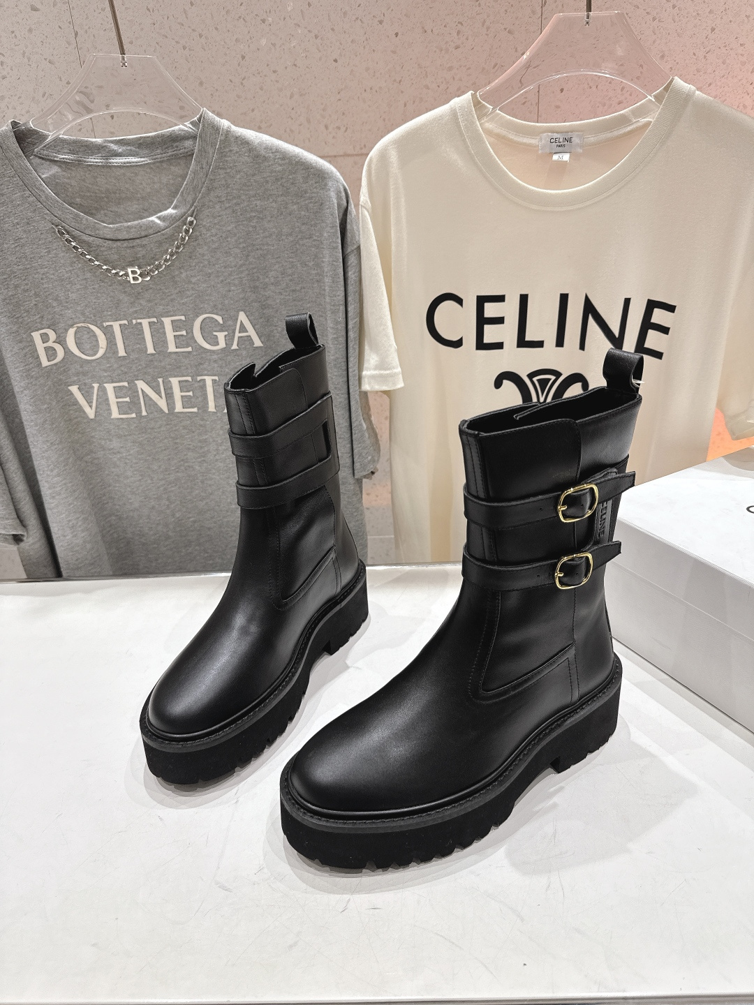 高版本出厂 Celine*赛琳F035 2025ss秋冬最新款短靴！lisa同款超火复古凯旋门短靴马丁靴