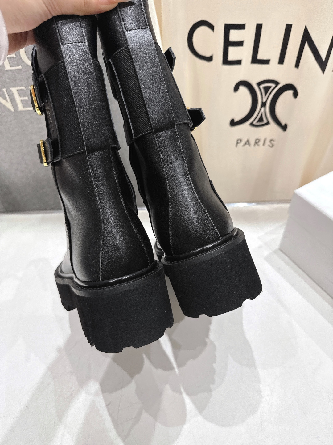 高版本出厂 Celine*赛琳F035 2025ss秋冬最新款短靴！lisa同款超火复古凯旋门短靴马丁靴