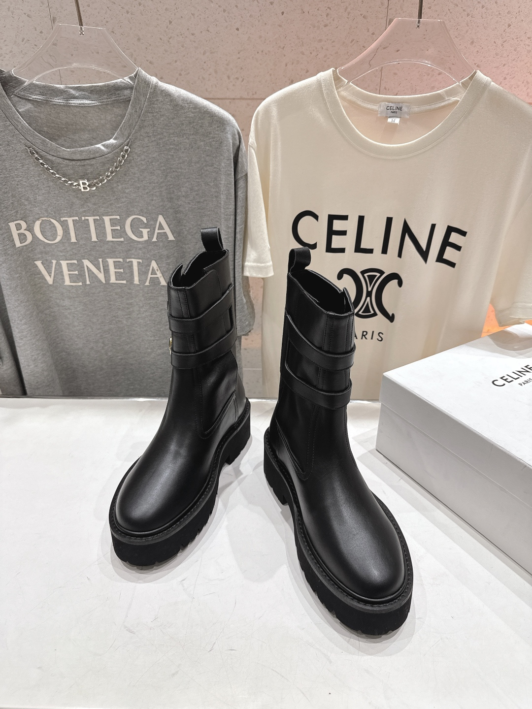 高版本出厂 Celine*赛琳F035 2025ss秋冬最新款短靴！lisa同款超火复古凯旋门短靴马丁靴