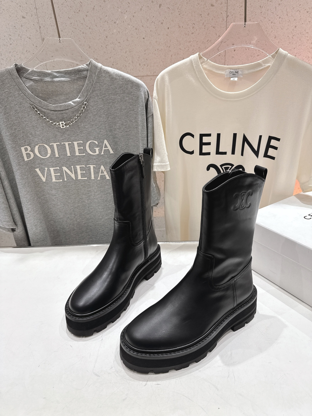 高版本出厂 Celine*赛琳F035 2025ss秋冬最新款短靴！lisa同款超火复古凯旋门短靴马丁靴