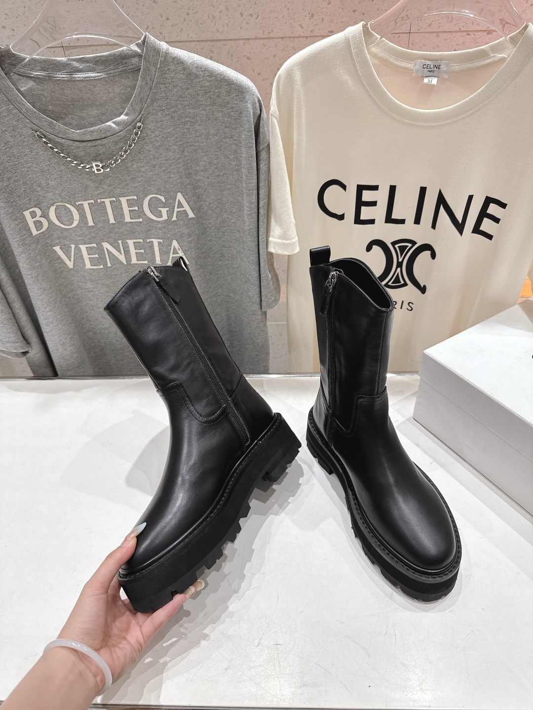 高版本出厂 Celine*赛琳F035 2025ss秋冬最新款短靴！lisa同款超火复古凯旋门短靴马丁靴