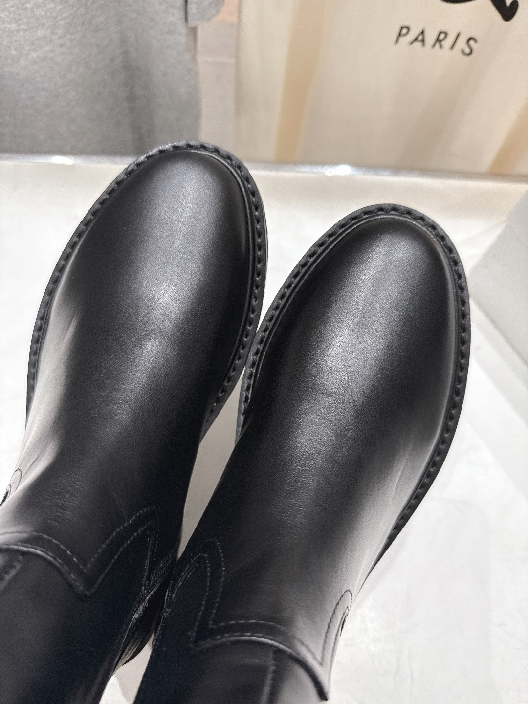 高版本出厂 Celine*赛琳F035 2025ss秋冬最新款短靴！lisa同款超火复古凯旋门短靴马丁靴