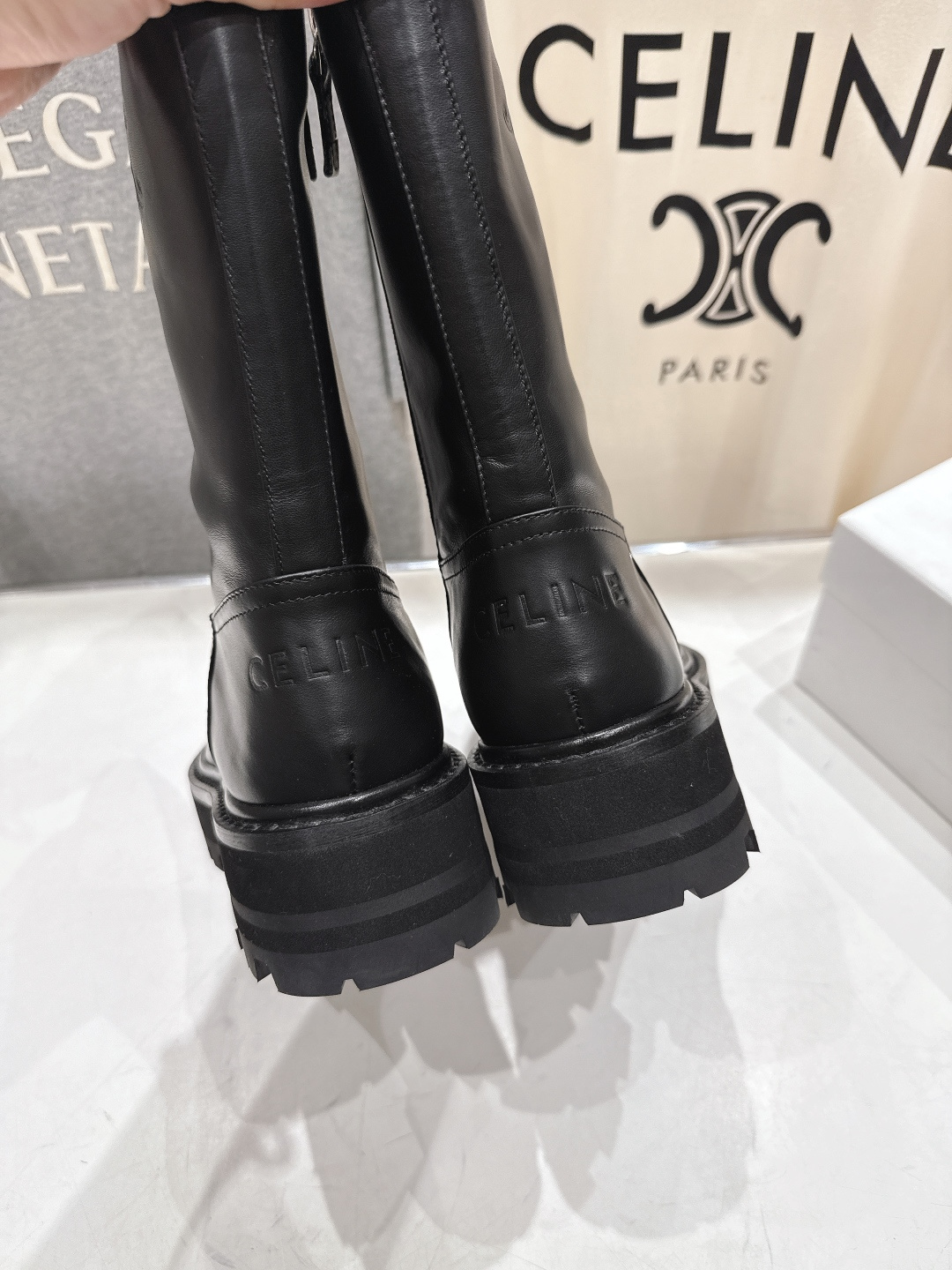 高版本出厂 Celine*赛琳F035 2025ss秋冬最新款短靴！lisa同款超火复古凯旋门短靴马丁靴